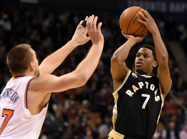 约旦中场穆 约旦中场穆